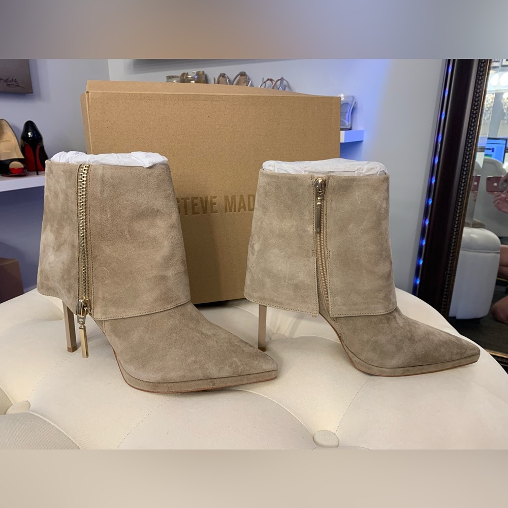 New in box- Steve Madden Renee Taupe Suede fold over point toe boots- size 7.5